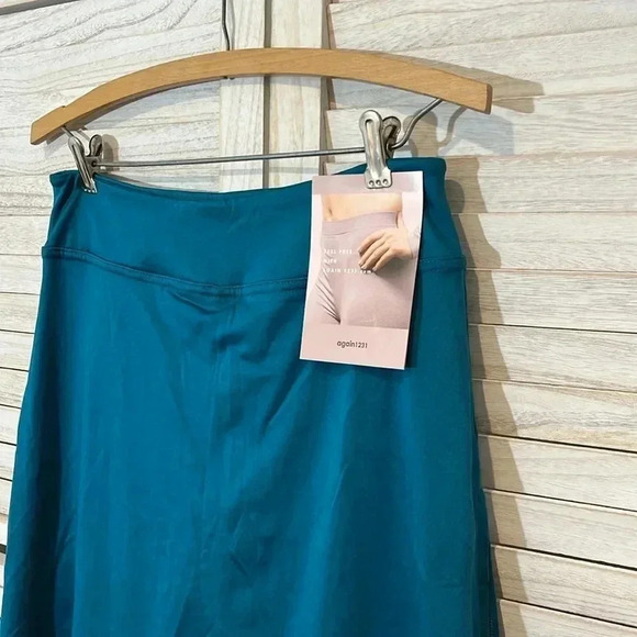 NWOT AGAIN 1231  Women’s Medium Teal Knee Length Skort Shorts Athletic Mesh Bag - Picture 3 of 10